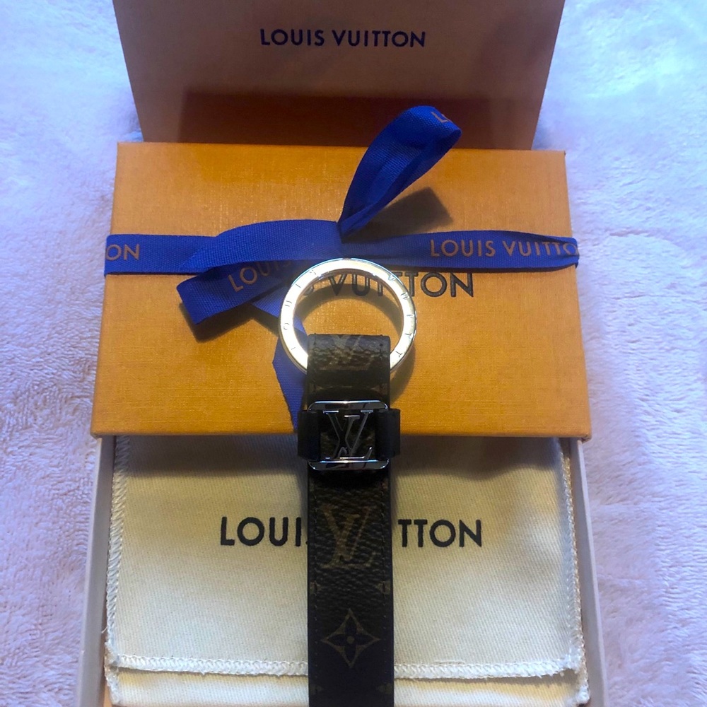 Original Louis Vuitton monogram design key chain!